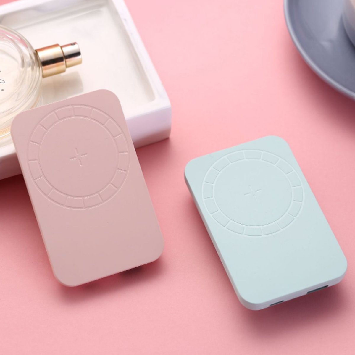 Wireless Magnetic Charger And Power Bank For iPhone 12